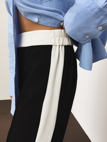 melns Next Platas staras Bikses