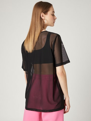 Tricou 'Pia' de la VIERVIER pe negru