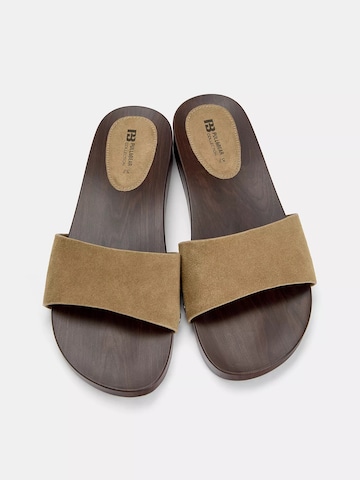 Pull&Bear Klapki w kolorze brązowy