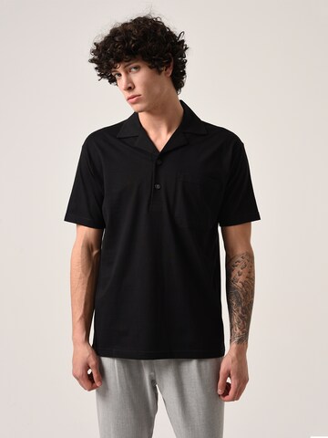 Antioch Regular fit Button Up Shirt in Black: front