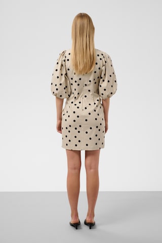 Robe SOAKED IN LUXURY en beige