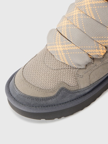 UGG Šněrovací kozačky 'HIGHMEL' – šedá