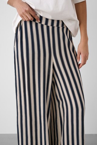 SOAKED IN LUXURY - regular Pantalón 'SLZaya' en azul