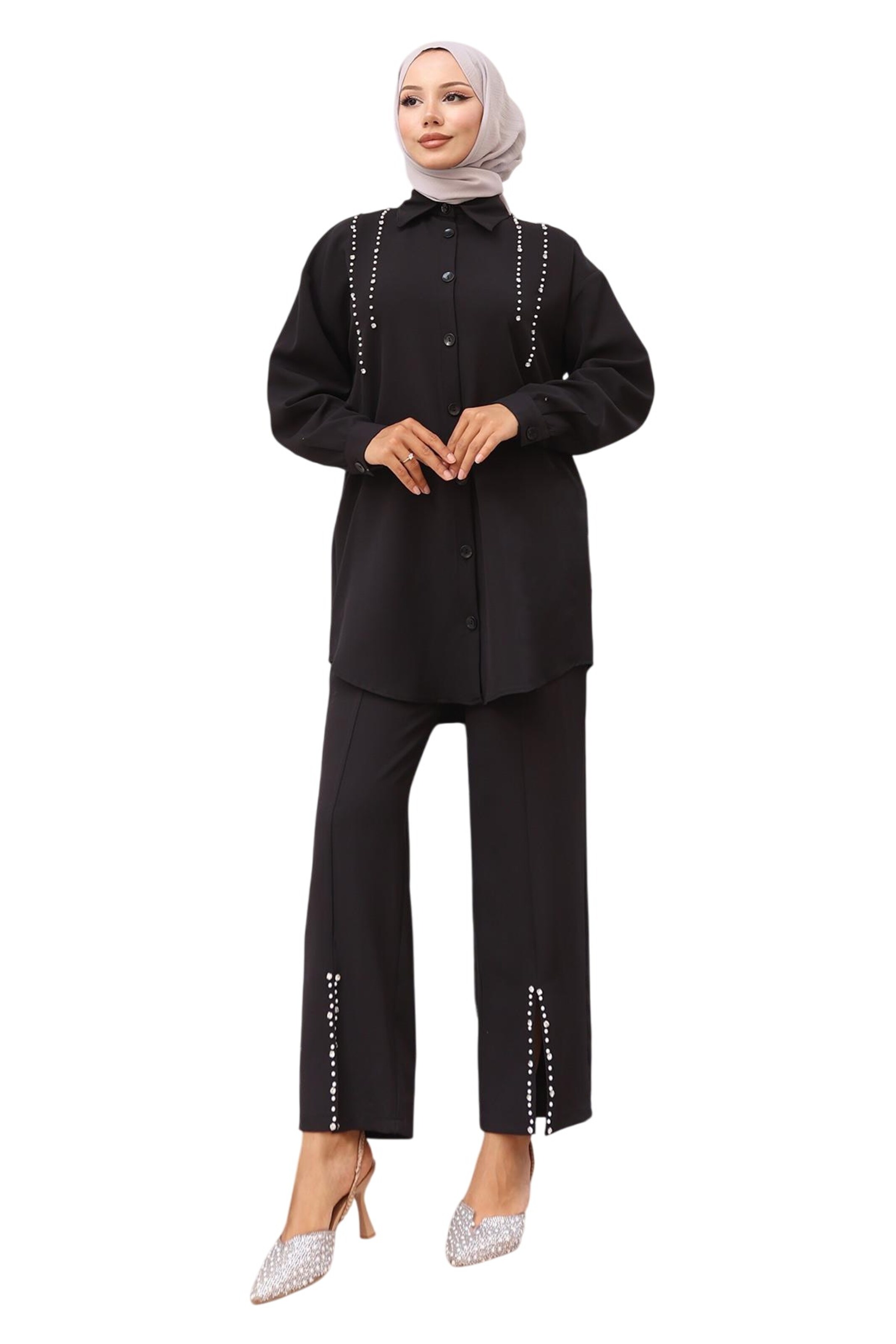 MODAMIHRAM Tunic in Black: front