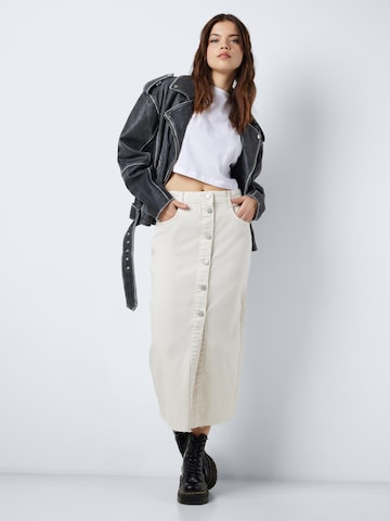 Noisy may Skirt 'SIRA' in White