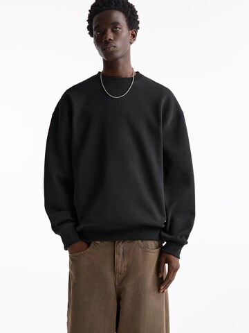 Pull&Bear Sweatshirt i svart: framsida