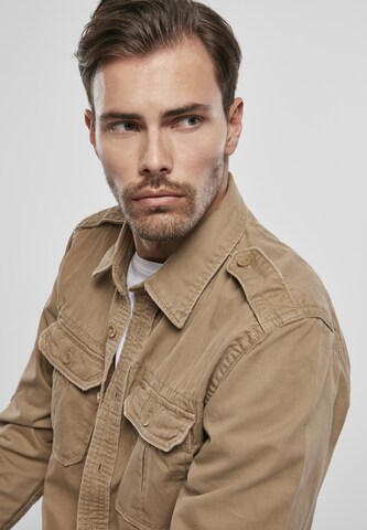 Brandit - Ajuste regular Camisa en beige