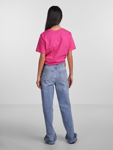 PIECES - Camiseta 'TIA' en rosa