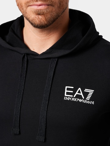 EA7 Emporio Armani Sweatshirt i svart