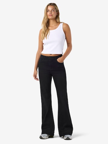 Noisy may Flared Jeans 'NMROOXY' i svart