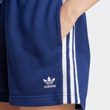 ADIDAS ORIGINALS Loosefit Shorts in Blau