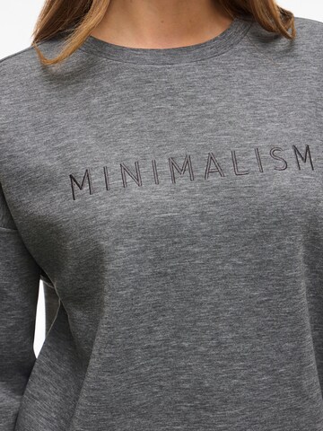 VILA Sweatshirt 'VIReflect' i grå