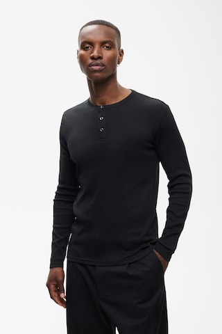 Matinique Shirt in Black: front