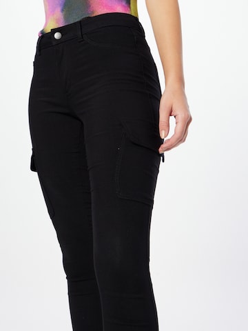 Skinny Pantaloni cargo 'SKIN' di Pieces Petite in nero