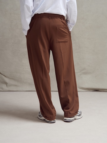 Loosefit Pantalon à pince 'Tesfaye' ABOJ ADEJ en marron