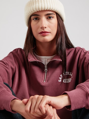 GAP Sweatshirt in Red