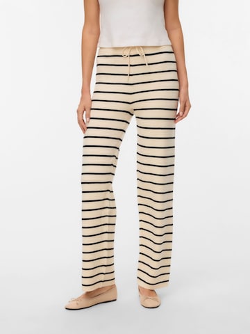 Regular Pantalon 'VADA' VERO MODA en noir : devant