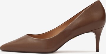 Kazar Pumps in Brown: front