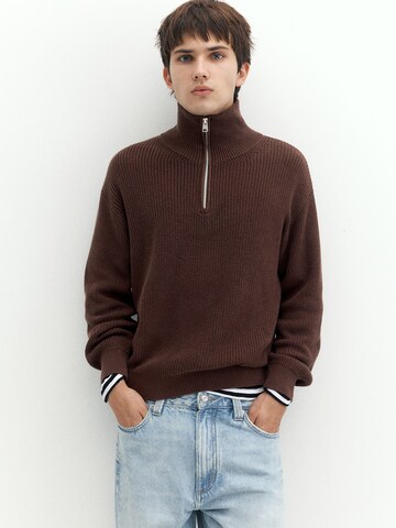 Pull&Bear Пуловер в кафяво: отпред