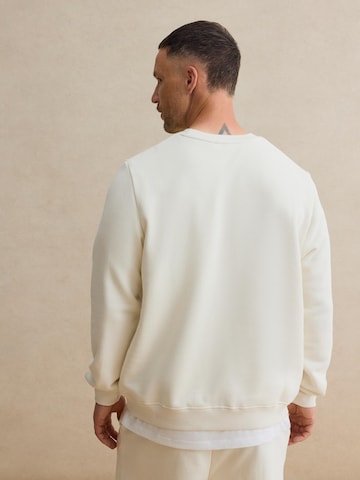 DAN FOX APPAREL Sweatshirt 'Cem' i hvid