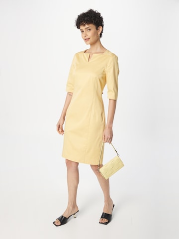 s.Oliver BLACK LABEL - Vestido de bainha em amarelo