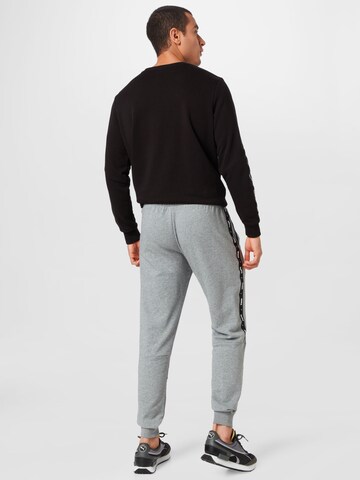 regular Pantaloni sportivi di PUMA in grigio