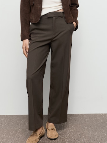 MANGO Wide leg Trousers with creases 'PAU' in Green: front