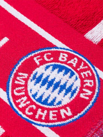 FC BAYERN MÜNCHEN Shower Towel in Red