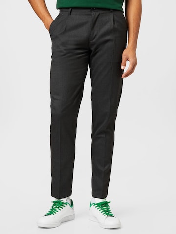 forét Tapered Pleat-front trousers 'POND' in Black: front