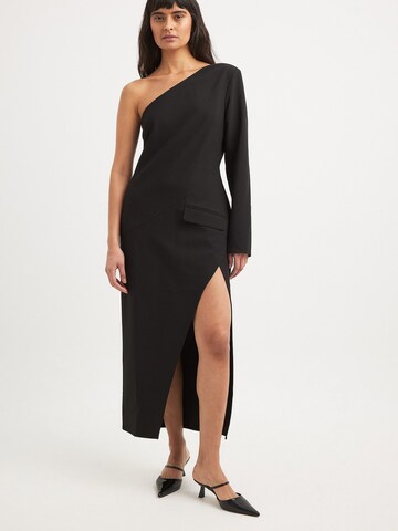 NA-KD Evening Dress in Black: front