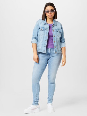 Veste mi-saison 'TIA' ONLY Curve en bleu