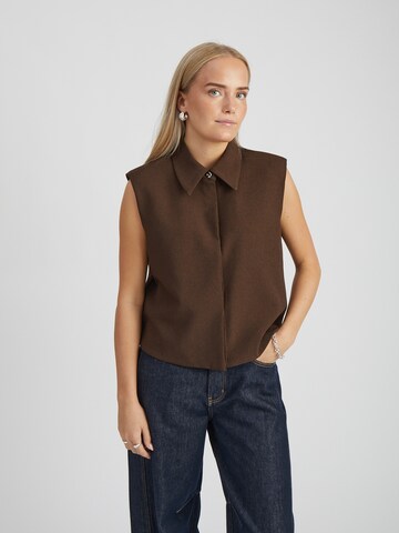 minus Bodywarmer 'Lisa' in Bruin: voorkant