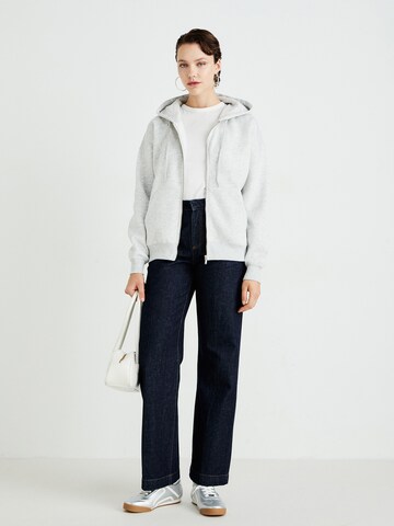 Giacca di felpa di Gina Tricot in grigio