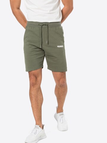 Hummel Shorts in Grün: front