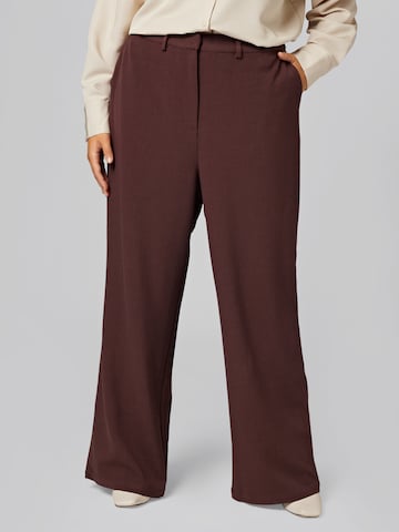 Guido Maria Kretschmer Curvy Regular Pants 'Elisa' in Brown: front