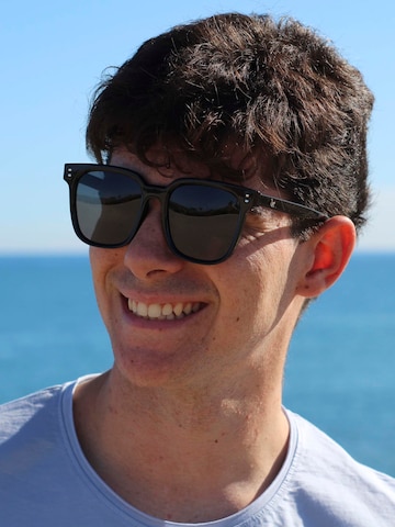 Surf Monkey Sunglasses in Black