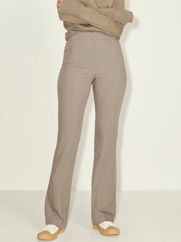 Flared Pantaloni 'Katie' di JJXX in beige: frontale