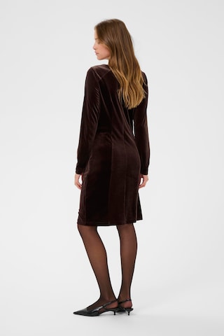 Robe 'Kelly' Kaffe en marron