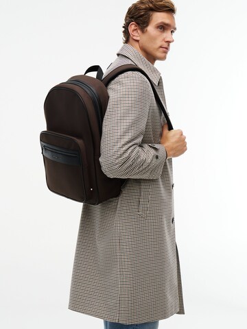 TOMMY HILFIGER Backpack in Brown