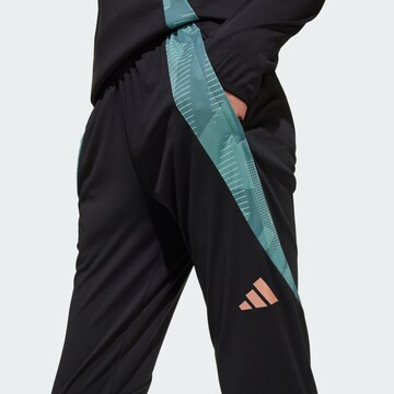 Coupe slim Pantalon de sport 'FC Bayern Tiro 24' ADIDAS PERFORMANCE en noir