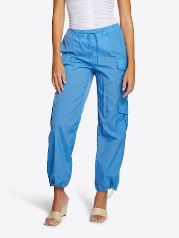 Rich & Royal Regular Cargo Pants in Blue: front