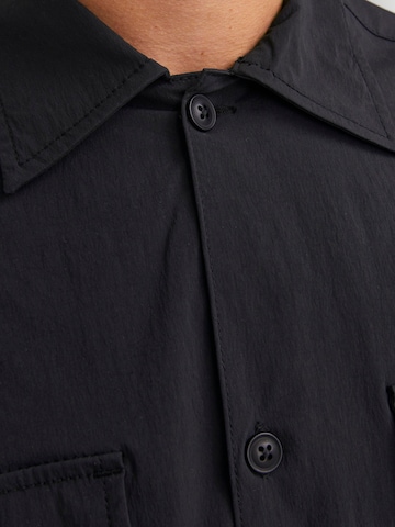 JACK & JONES - Ajuste confortable Camisa 'Altitude' en negro