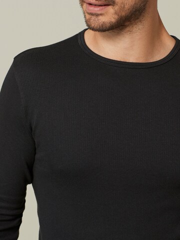 Next Base Layer in Schwarz