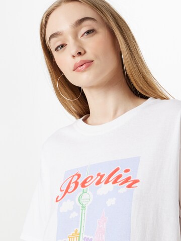 Vintage Supply Póló 'BERLIN' - fehér