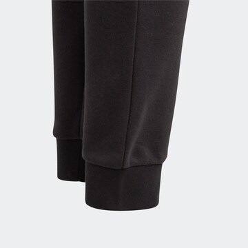 ADIDAS ORIGINALS - Tapered Pantalón 'Fleece' en negro