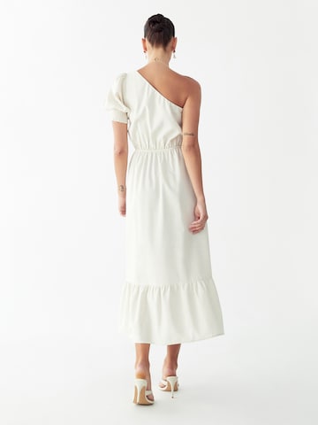 Willa Рокля 'MANIA' в бяло: отзад