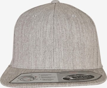 Cappello da baseball '110 Fitted' di Flexfit in grigio