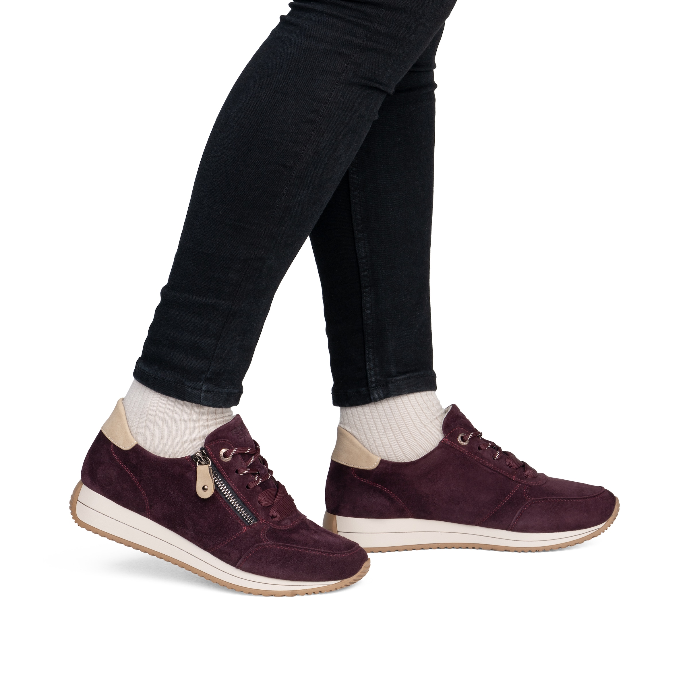 Chaussure de sport à lacets REMONTE en rouge : devant