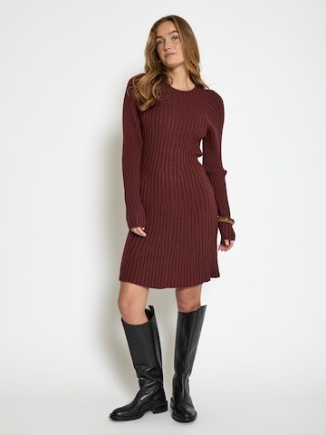 Robes en maille 'Anna' Peppercorn en marron : devant