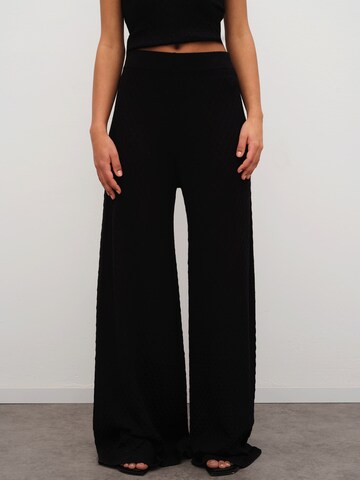 RÆRE by Lorena Rae Flared Trousers in Black: front